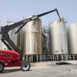 The 280 TJ diesel-powered telescopic platform provides the greatest working height of the range (27.75 m).