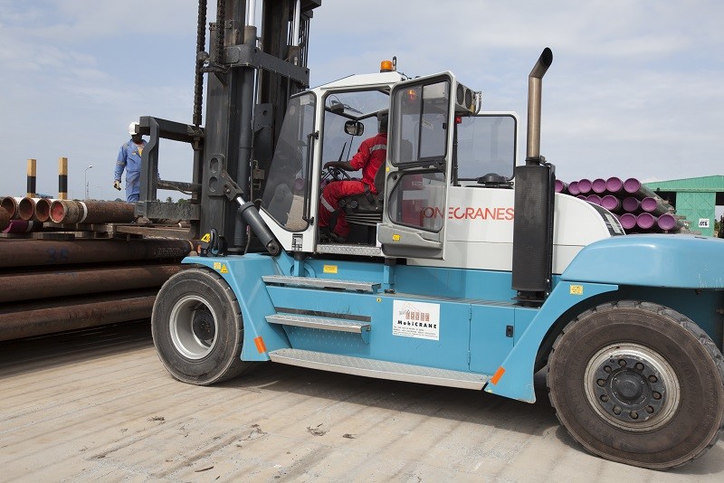 2581,2581,Konecranes Forklift Truck.,Gas_Pipes_Takoradi.jpg,113755,https://www.patersonsimons.com/wp-content/uploads/2018/06/Gas_Pipes_Takoradi.jpg,https://www.patersonsimons.com/fr/products/konecranes-fr/chariots-elevateurs-a-fourche/gas_pipes_takoradi-2/,Manipulation de canalisations de gaz à Takoradi, au Ghana.,1,Manipulation de canalisations de gaz à Takoradi, au Ghana.
,Manipulation de canalisations de gaz à Takoradi, au Ghana.
,gas_pipes_takoradi-2,inherit,2323,2018-06-19 09:14:45,2019-06-20 08:04:48,0,image/jpeg,image,jpeg,https://www.patersonsimons.com/wp-includes/images/media/default.png,800,534