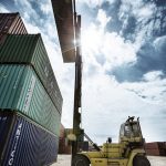 Opérant dans le port de Tema, au Ghana.