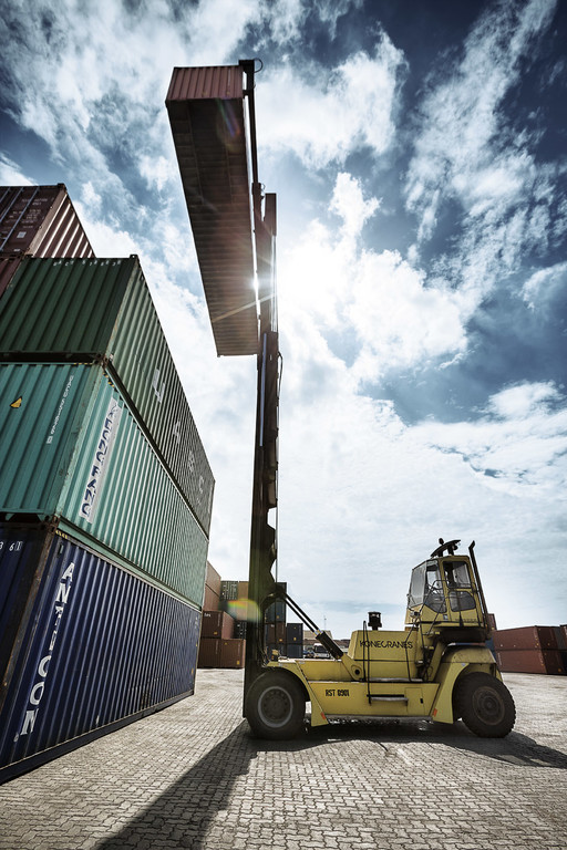 2653,2653,Opérant dans le port de Tema, au Ghana.,Golden_Jubilee_Empty_Container_Handler_Machine_at_work02.jpg,145320,https://www.patersonsimons.com/wp-content/uploads/2018/06/Golden_Jubilee_Empty_Container_Handler_Machine_at_work02.jpg,https://www.patersonsimons.com/fr/products/konecranes-fr/porte-conteneurs/golden_jubilee_empty_container_handler_machine_at_work02-2/,Opérant dans le port de Tema, au Ghana.,1,Opérant dans le port de Tema, au Ghana.,Opérant dans le port de Tema, au Ghana.,golden_jubilee_empty_container_handler_machine_at_work02-2,inherit,2258,2018-06-19 09:18:18,2019-06-16 10:31:22,0,image/jpeg,image,jpeg,https://www.patersonsimons.com/wp-includes/images/media/default.png,512,768