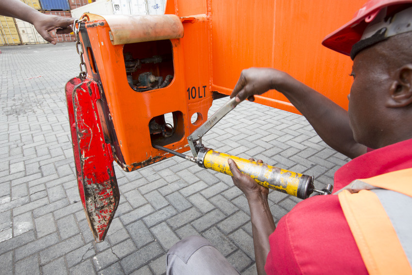 4936,4936,I76A6471,I76A6471-1.jpg,174019,https://www.patersonsimons.com/wp-content/uploads/2018/06/I76A6471-1.jpg,https://www.patersonsimons.com/fr/products/ram-spreaders-fr/ram-spreaders/i76a6471-2-2/,Accès facile pour le service.,7,Accès facile pour le service.,Accès facile pour le service.,i76a6471-2-2,inherit,2362,2019-06-19 08:51:21,2019-06-19 08:53:23,0,image/jpeg,image,jpeg,https://www.patersonsimons.com/wp-includes/images/media/default.png,850,567