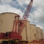 Grue sur chenilles Manitowoc 777 à la mine Newmont, Akyem, Ghana.