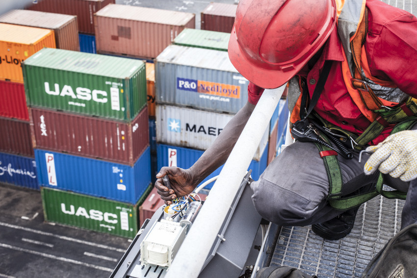 4954,4954,Lanyard,Lanyard.jpg,174075,https://www.patersonsimons.com/wp-content/uploads/2018/06/Lanyard.jpg,https://www.patersonsimons.com/fr/products/palans-et-greements/achat-ou-location-de-grue-de-levage-et-greement-dans-toute-lafrique-de-louest/lanyard/,Harnais de sécurité et longes pour le travail en hauteur.,7,Harnais de sécurité et longes pour le travail en hauteur.,Harnais de sécurité et longes pour le travail en hauteur.,lanyard,inherit,2379,2019-06-19 11:38:36,2019-06-19 11:39:08,0,image/jpeg,image,jpeg,https://www.patersonsimons.com/wp-includes/images/media/default.png,850,567