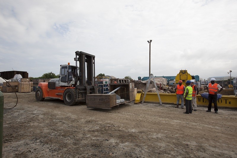 2579,2579,Konecranes Forklift Truck.,MG_6934.jpg,110071,https://www.patersonsimons.com/wp-content/uploads/2018/06/MG_6934.jpg,https://www.patersonsimons.com/fr/products/konecranes-fr/chariots-elevateurs-a-fourche/_mg_6934-2/,Avec un contrat de service et de maintenance, le chariot élévateur de Stellar Logistics a une disponibilité optimale.,1,Avec un contrat de service et de maintenance, le chariot élévateur de Stellar Logistics a une disponibilité optimale.,Avec un contrat de service et de maintenance, le chariot élévateur de Stellar Logistics a une disponibilité optimale.
,_mg_6934-2,inherit,2323,2018-06-19 09:14:29,2019-06-17 08:43:32,0,image/jpeg,image,jpeg,https://www.patersonsimons.com/wp-includes/images/media/default.png,800,534