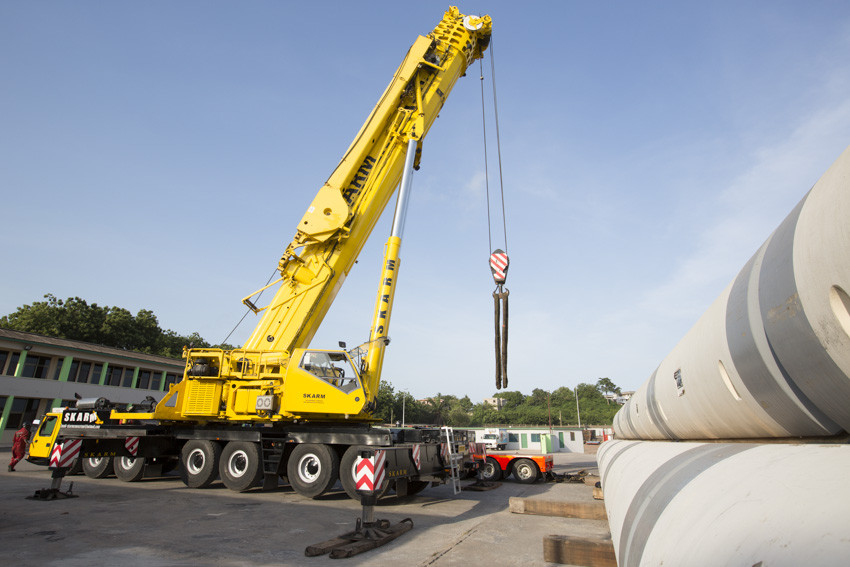 2606,2606,Our engineers servicing the massive GMK 7450 in Ghana.,Our_engineers_servicing_the_massive_GMK_7450.jpg,122313,https://www.patersonsimons.com/wp-content/uploads/2018/06/Our_engineers_servicing_the_massive_GMK_7450.jpg,https://www.patersonsimons.com/fr/products/manitowoc-fr/grues-automotrices-rapides-grove/our_engineers_servicing_the_massive_gmk_7450-2/,Nos ingénieurs assurent la maintenance de l’énorme GMK 7450.,1,Nos ingénieurs assurent la maintenance de l’énorme GMK 7450.,Nos ingénieurs assurent la maintenance de l’énorme GMK 7450.,our_engineers_servicing_the_massive_gmk_7450-2,inherit,2341,2018-06-19 10:11:33,2019-06-18 08:16:56,0,image/jpeg,image,jpeg,https://www.patersonsimons.com/wp-includes/images/media/default.png,850,567