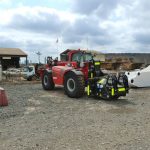 Nous avons récemment vendu un chariot télescopique Manitou MHT-X 10225 avec accessoire de manutention de cylindres spécial à la mine Newmont Ahafo au Ghana.