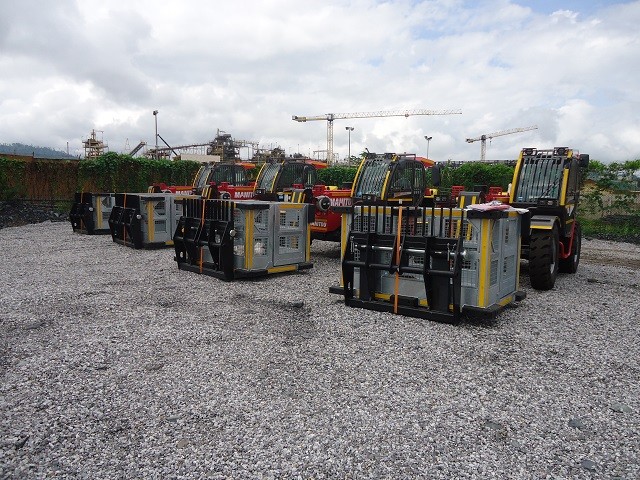 2598,2598,Over 72 design modifications turned a standard Manitou Telehandler into an underground workhorse for AngloGold Ashanti at Obuasi, Ghana.,Telehandlers_that_have_been_adapted_for_working_underground.jpg,129209,https://www.patersonsimons.com/wp-content/uploads/2018/06/Telehandlers_that_have_been_adapted_for_working_underground.jpg,https://www.patersonsimons.com/fr/products/manitou-fr/chariots-telescopiques/telehandlers_that_have_been_adapted_for_working_underground-2/,Plus de 72 modifications de conception ont transformé un chariot télescopique Manitou standard en un cheval de travail souterrain pour AngloGold Ashanti à Obuasi, au Ghana.,1,Plus de 72 modifications de conception ont transformé un chariot télescopique Manitou standard en un cheval de travail souterrain pour AngloGold Ashanti à Obuasi, au Ghana.,Plus de 72 modifications de conception ont transformé un chariot télescopique Manitou standard en un cheval de travail souterrain pour AngloGold Ashanti à Obuasi, au Ghana.,telehandlers_that_have_been_adapted_for_working_underground-2,inherit,2336,2018-06-19 09:46:21,2019-06-17 11:31:27,0,image/jpeg,image,jpeg,https://www.patersonsimons.com/wp-includes/images/media/default.png,640,480