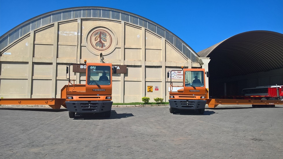 4454,4454,WP_20180625_14_08_43_Pro,WP_20180625_14_08_43_Pro.jpg,267597,https://www.patersonsimons.com/wp-content/uploads/2018/06/WP_20180625_14_08_43_Pro.jpg,https://www.patersonsimons.com/fr/products/terberg-fr/tracteur-portuaire-industriel/wp_20180625_14_08_43_pro-2/,Terberg Tracteur Industriel, Cocobod, Terminal intérieur, Ghana.,7,Terberg Tracteur Industriel, Cocobod, Terminal intérieur, Ghana.,Terberg Tracteur Industriel, Cocobod, Terminal intérieur, Ghana.,wp_20180625_14_08_43_pro-2,inherit,2371,2019-01-28 14:33:07,2019-06-19 09:10:48,0,image/jpeg,image,jpeg,https://www.patersonsimons.com/wp-includes/images/media/default.png,980,552