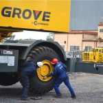 Les ingénieurs de Paterson Simons commandent un Grove GMK à la mine d’or AGA Obuasi.