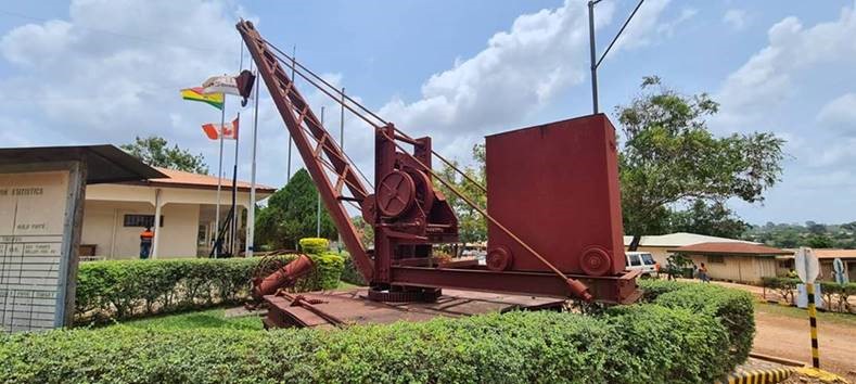 OLD BRITISH CRANE SPOTTED AT BIBIANI, GHANA!