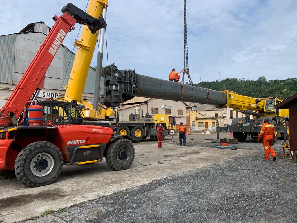 GROVE RT890E BOOM CYLINDER RESEALING FOR MINING CLIENT IN GHANA