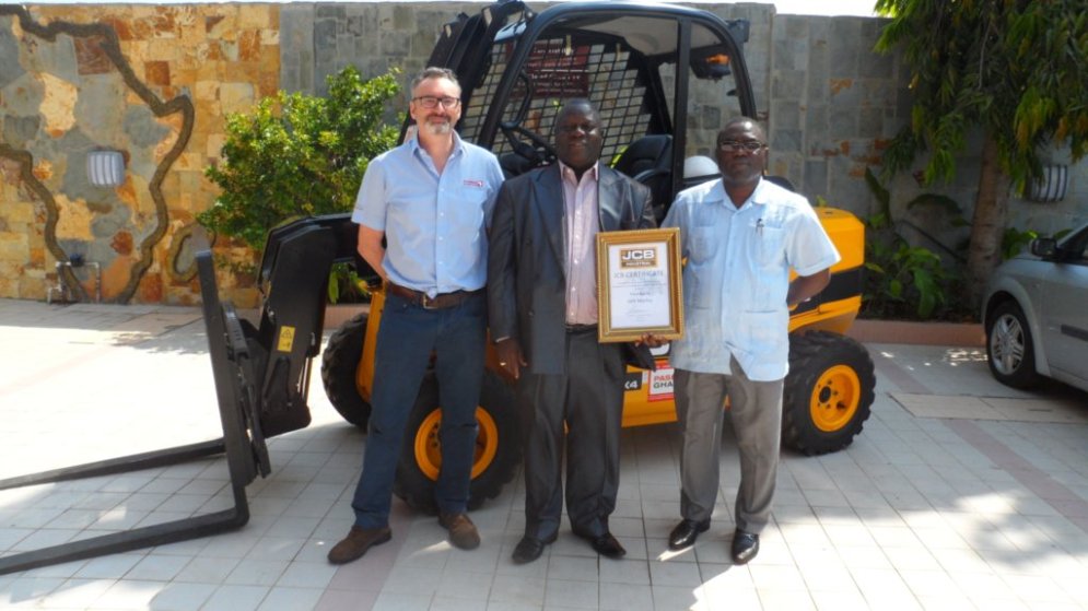 2013 – With Solomon Eshun and Seth Marthey. Thanking Seth for his contribution to the success of the JCB Teletruk in Ghana. Tema, Ghana.