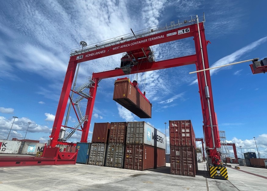 L’EQUIPE DE PATERSON SIMONS A DECHARGE ET MIS EN SERVICE AVEC SUCCÈS DEUX KONECRANES 16W RTGS AU WEST AFRICA CONTAINER TERMINAL DE ONNE, AU NIGERIA