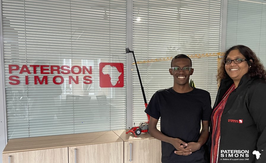 NOUVEAUX PERSONNELS CHEZ PATERSON SIMONS : PRESENTATION DE MOHAMED SULIMAN ET BETTY LEELAH !