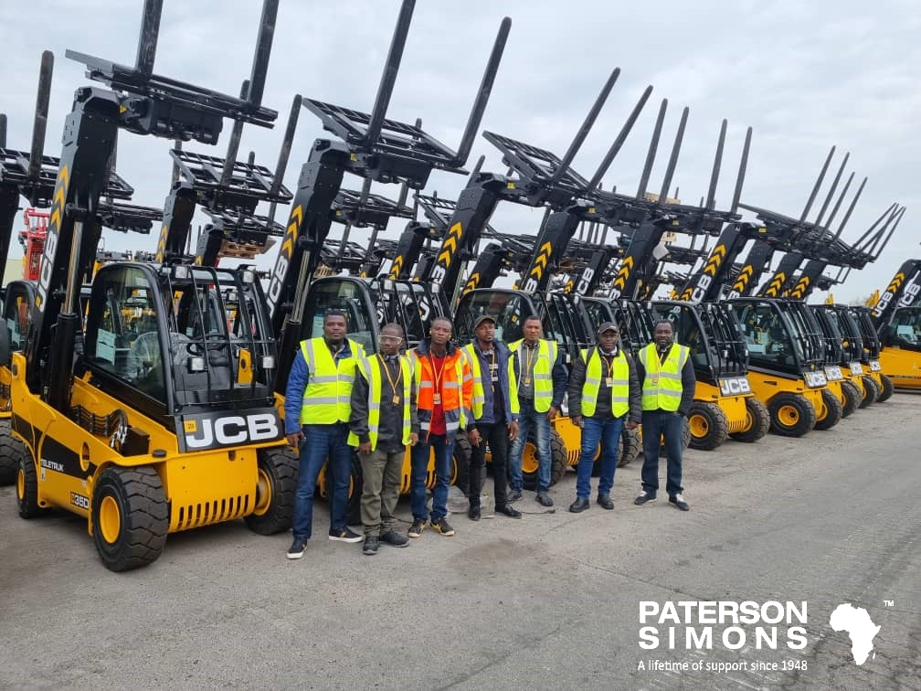 PATERSON SIMONS DIRIGE UNE FORMATION TECHNIQUE JCB POUR LES PORTS ET L’AUTORITÉ PORTUAIRE DU GHANA