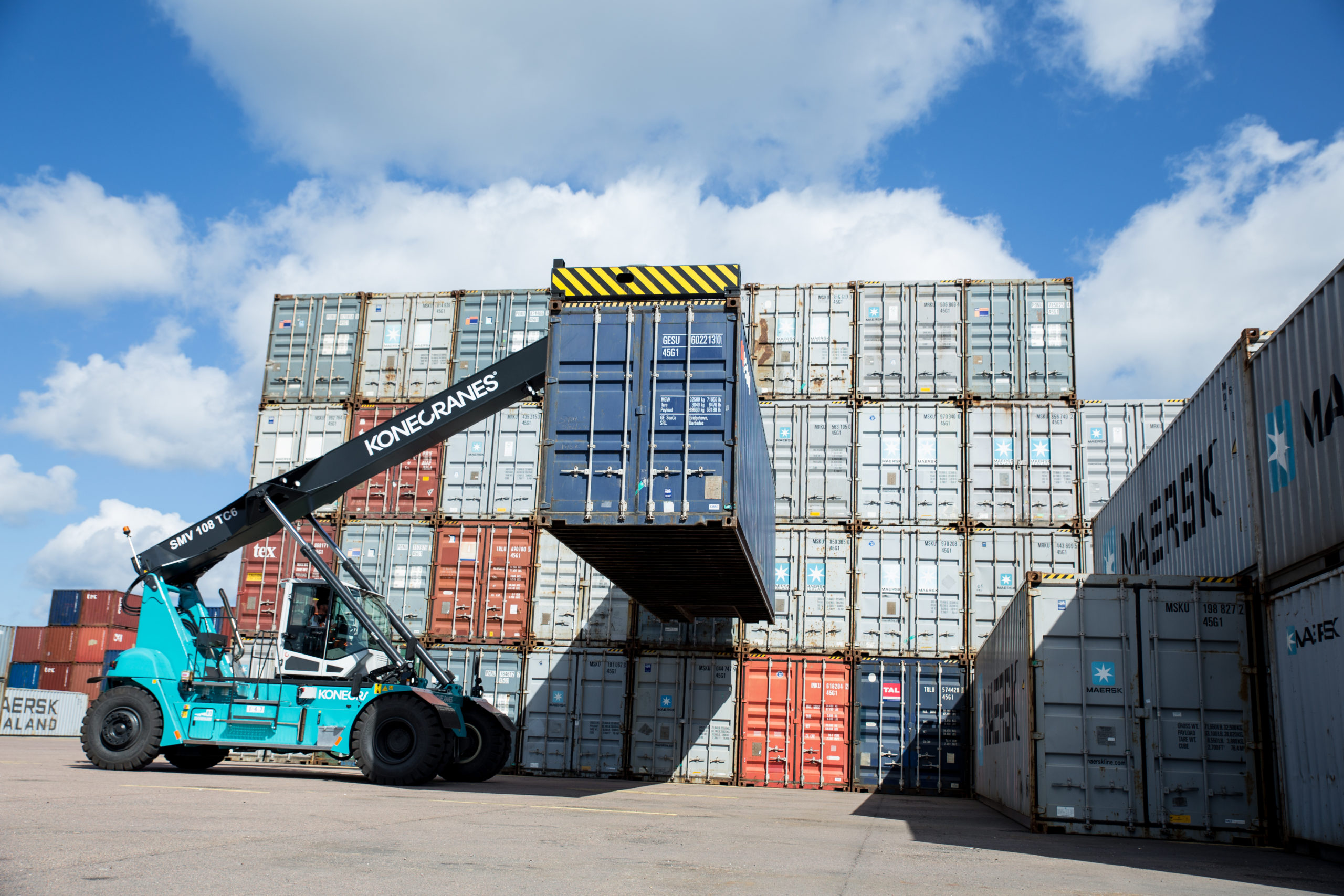 KONECRANES SMV 128 TC6 REACH STACKER OFFERS CUSTOMERS THE FLEXIBILITY TO HANDLE A WIDER VARIETY OF LIGHTER CONTAINERS WITH SAFETY & EFFICIENCY