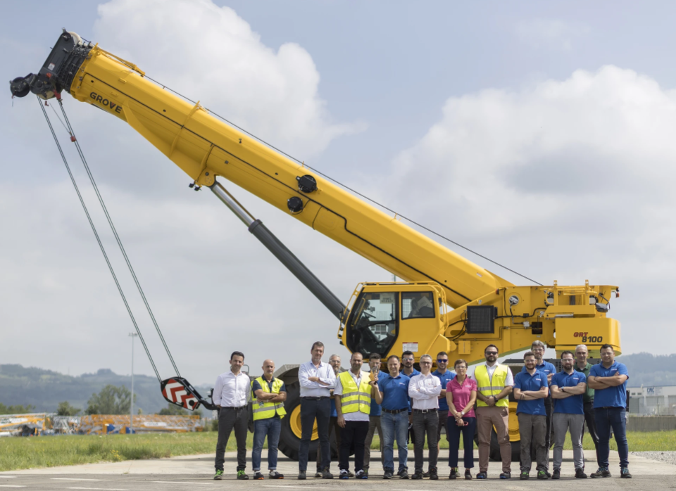 OUR CONTRATULATIONS TO GROVE AS THE GRT8100 IS NAMED ‘CRANE OF THE YEAR’