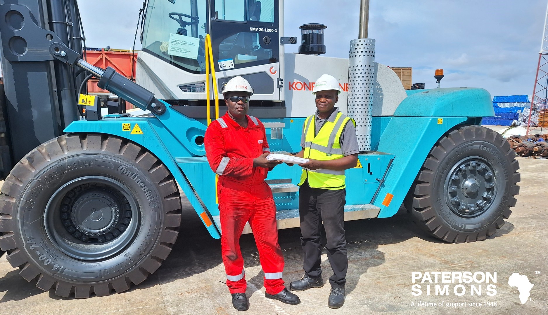 PATERSON SIMONS LIVRE UN CHARIOT ELEVATEUR KONECRANES SMV20-1200C A EKO SUPPORT SERVICES LIMITED DANS LE COMPLEXE PORTUAIRE DE LAGOS, NIGERIA