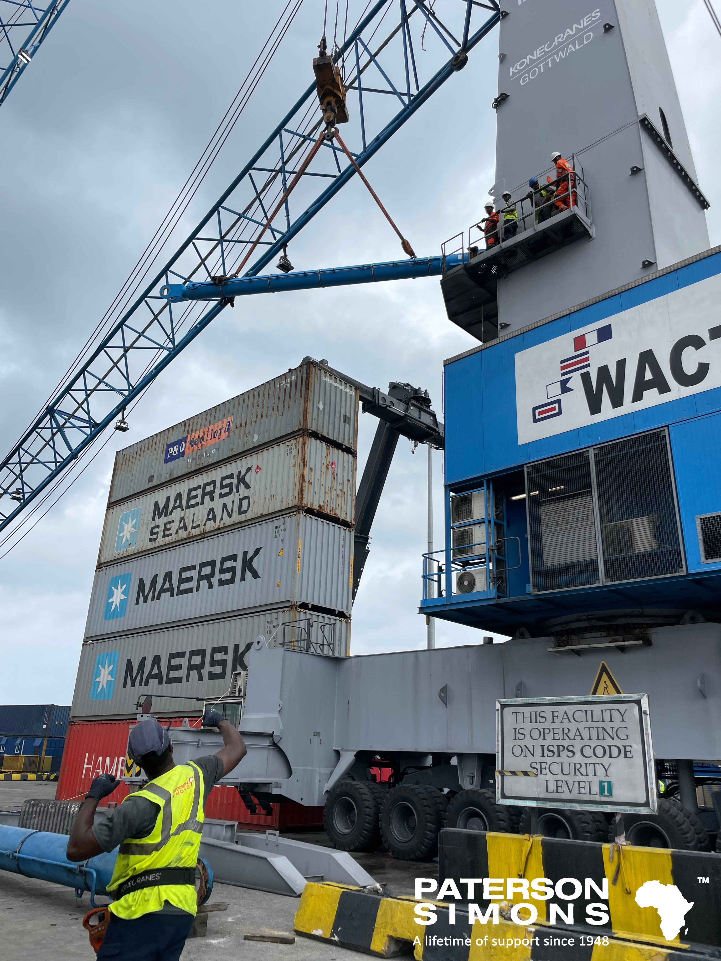 KONECRANES GOTTWALD MOBILE HARBOUR CRANE LUFFING CYLINDER REPLACEMENT FOR WEST AFRICA CONTAINER TERMINAL IN ONNE, NIGERIA