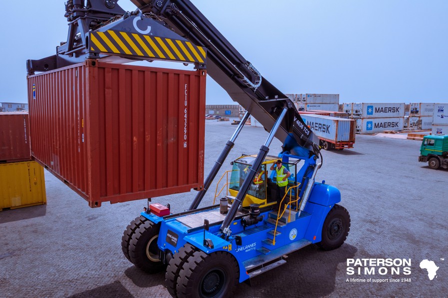 OPERATORS UNANIMOUSLY AGREE: KONECRANES REACHSTACKERS EQUIPPED WITH FLOW DRIVE LEAD TO REDUCED OPERATIONAL STRESS!