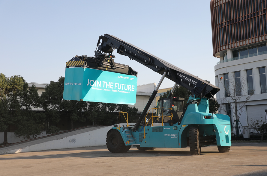 KONECRANES UNVEILS NEW ELECTRIC REACH STACKER, EXPANDING ITS ECOLIFTING™ PORTFOLIO!