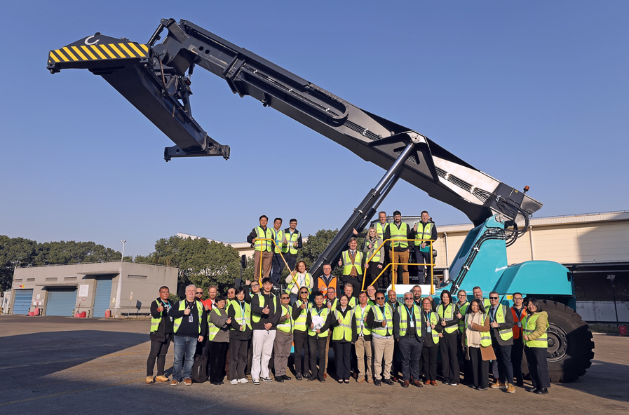 KONECRANES UNVEILS NEW ELECTRIC REACH STACKER, EXPANDING ITS ECOLIFTING™ PORTFOLIO!