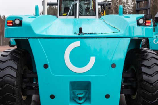 ELIMINATE BLIND SPOTS WITH THE KONECRANES REVERSE CAMERA KIT