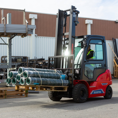 MANITOU ME LIFT FORKLIFTS: LITHIUM-ION POWER REDEFINING SAFETY, COMFORT AND EFFICIENCY IN GHANA